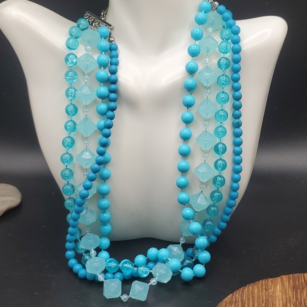 Icy oceanic waterfall beaded necklace N3323